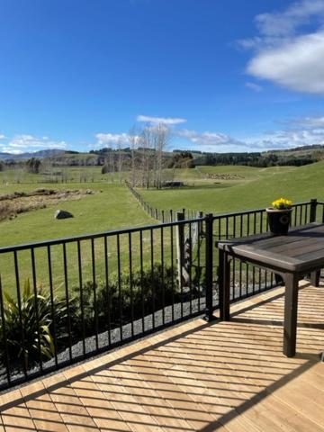 Boutique Tiny House - Te Anau Country Accommodation Экстерьер фото