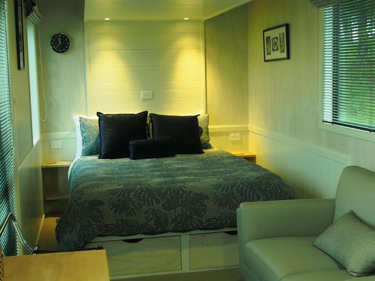 Boutique Tiny House - Te Anau Country Accommodation Экстерьер фото
