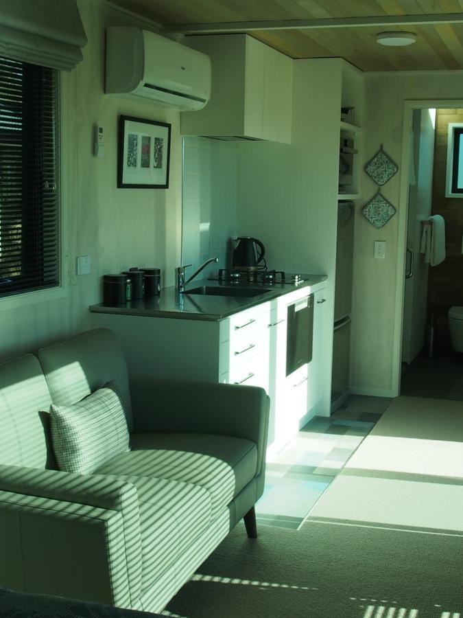 Boutique Tiny House - Te Anau Country Accommodation Экстерьер фото